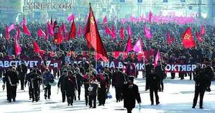 Tens of thousands march in Moscow on the 87th anniversary of the Bolshevik Revolution. The Bolshevik Party's progressive policy was key to overcoming national conflicts.  Photo: Maxim Marmur